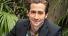Skådespelaren Jake Gyllenhaali grå kostym